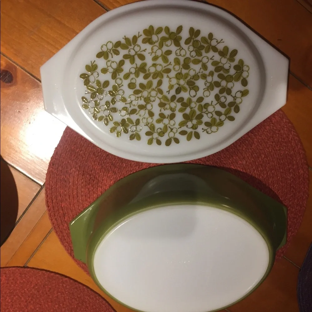 Vintage Pyrex Olive Verde Casserole Dish